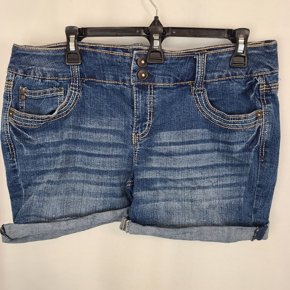 (546) Ariya Woman's Short Jeans, Decorative Stitch, Size: 13/14 Color: Blue